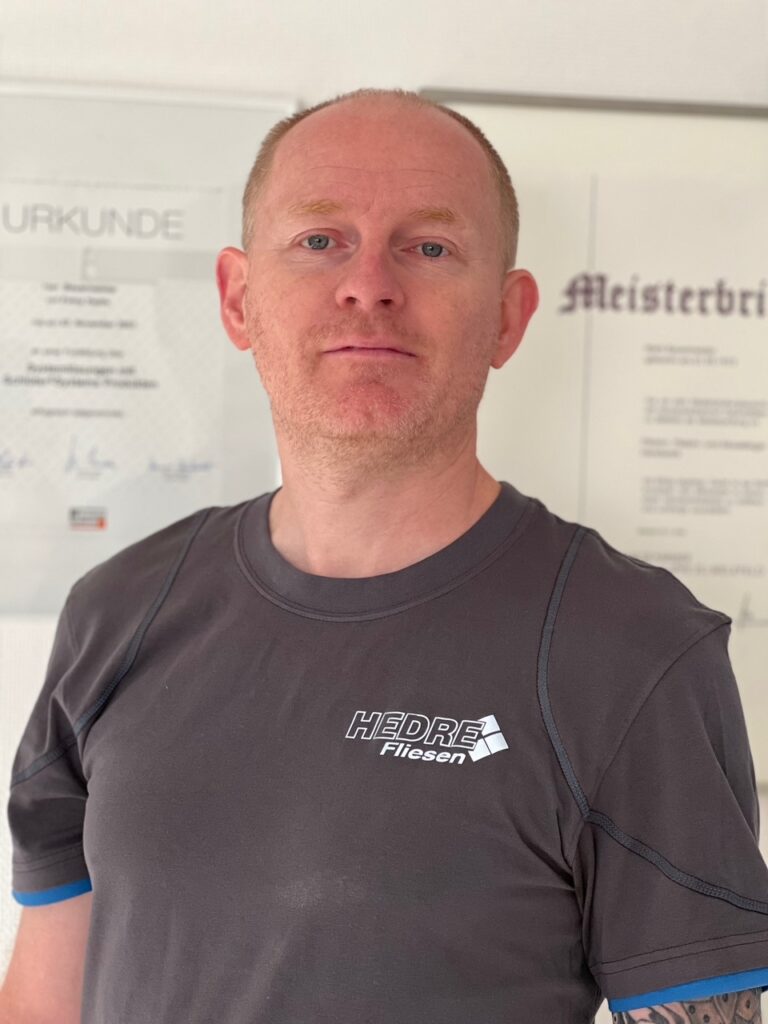 Inhaber Mark Bauermeister von HEDRE Fliesen GmbH